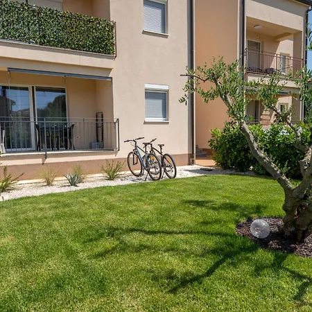 Lotta With Garden * Tar-Vabriga