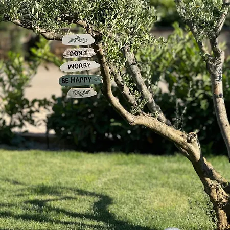 Lotta With Garden Tar-Vabriga