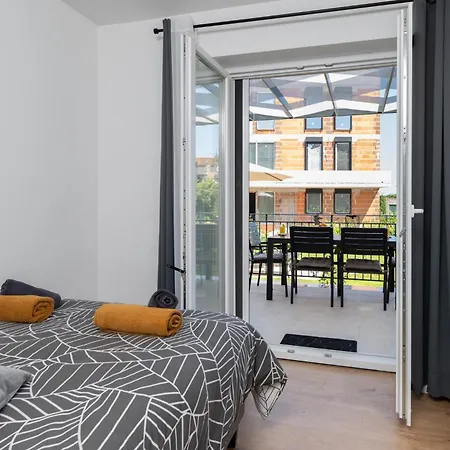 Διαμέρισμα Lotta With Garden